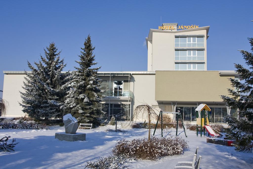 亚诺希克酒店 Liptovský Mikuláš 外观 照片