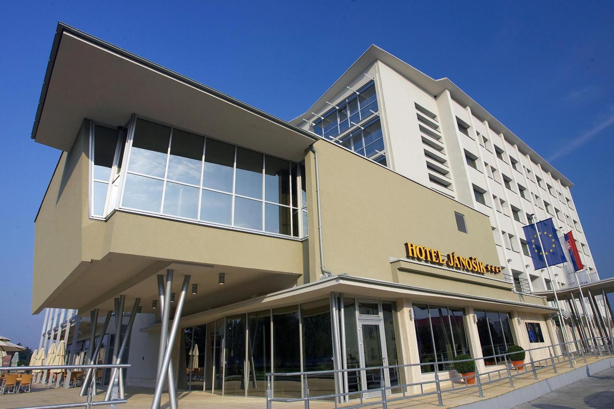亚诺希克酒店 Liptovský Mikuláš 外观 照片